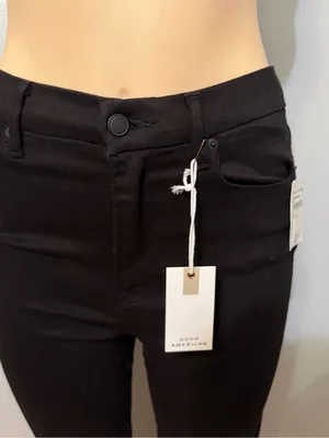 Good American Black good curve High-Rise straight Jeans thumbnail 2
