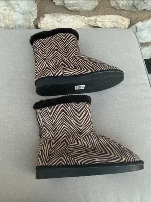 Vera Bradley Zebra Print Cozy Booties size small 5/6 NWOT thumbnail 5