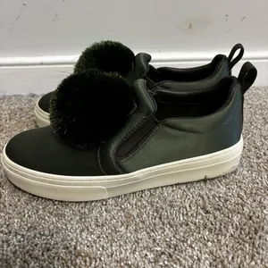 TORY BURCH Pom Pom Satin Platform Sneaker In Green Women’s Size 6.5 thumbnail 3