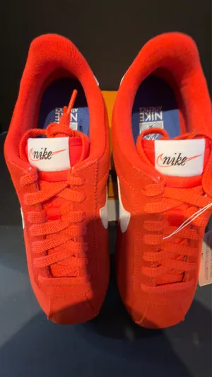 Women’s Nike Cortez size 7W thumbnail 3
