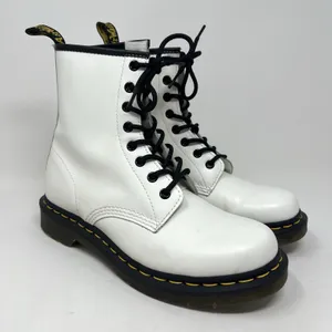 Dr. Martens 1460 White Smooth Leather Boots 8-Eye Lace Up Women's US 8 11821 thumbnail 1