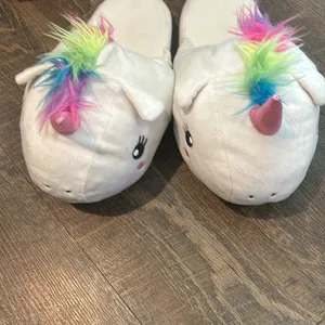 Unicorn Slippers Women’s Size‎ Large 9-10 With Unicorn Pillow thumbnail 4