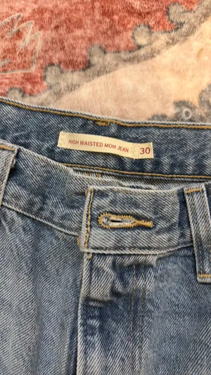 Levi’s High-Waisted Mom Jeans thumbnail 3