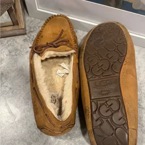 UGG Australia Women's Dakota 5612 Chestnut Sheepskin Moccasins Slippers Sz 8 thumbnail 7