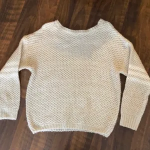 Jessica Simpson Cream Sweater thumbnail 4