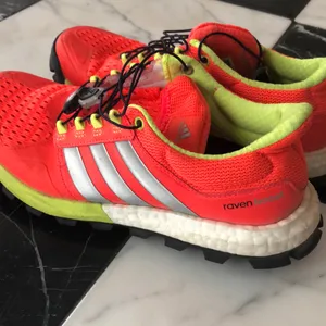Adidas raven boost thumbnail 4