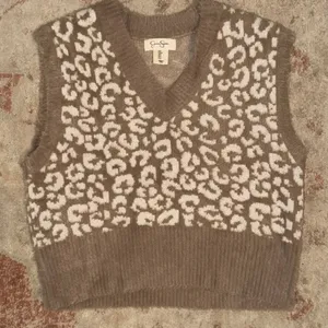 Jessica Simpson Cheetah print sweater vest thumbnail 1