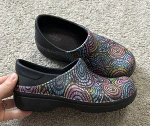 Crocs Neria Pro‎ II Graphic Clogs Black Swirl Slip Resistant Women's Size: 5 thumbnail 1