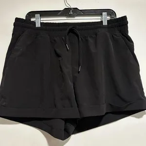 90 Degrees by Reflex Black Running Shorts Women's Size XL. Folded Hem. Pockets. thumbnail 1
