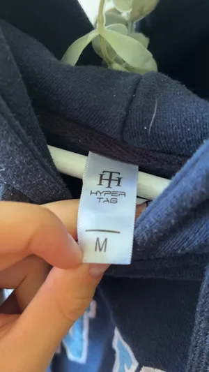dark blue sweatshirt with new york on it hyper tag thumbnail 2
