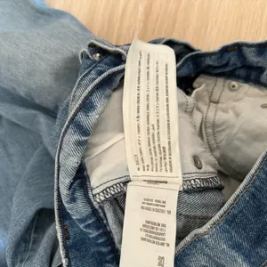Abercrombie & Fitch 24/00 Short 90s Straight Ultra High Rise Jeans Criss Cross thumbnail 6