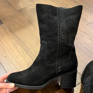 Vince Camuto Zelcinna Water-Repellent Mid-Shaft Suede Boots Size: 8.5W thumbnail 6