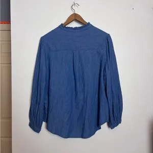 Old Navy Ruffle Collar Medium Wash Denim Jean Button Front Shirt Top thumbnail 5
