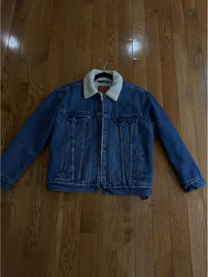 Size Medium Levi’s Sherpa Lined Denim Trucker Jacket Wash Blue Workwear Utility thumbnail 2