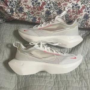 Nike Womens  Vista Lite white size 6 thumbnail 1