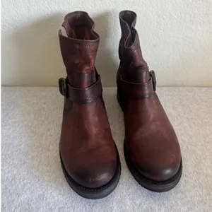 NWOT Frye Veronica Bootie in Redwood Size 7.5 thumbnail 2