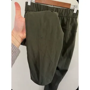 Lululemon On the Fly 7/8 Pant Dark Olive Green Luxtreme Drawstring Trousers Sz 4 thumbnail 6