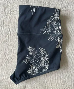 Vuori Navy Floral Activewear thumbnail 4