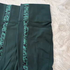 Athleta salutation stash pocket II serene 7/8 leggings thumbnail 5