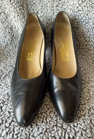 Salvatore Ferragamo Black Pointed Leather Pumps thumbnail 1