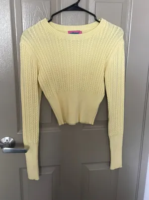 Yellow sweater edikted thumbnail 1