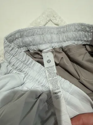 Lululemon Shorts Hotty Hot 2.5" Low-Rise thumbnail 3