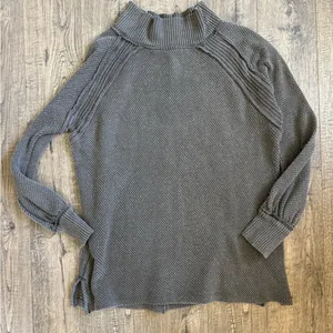 Free People "She's a Keeper" Tunic Sweater- Medium- Moon Grey thumbnail 5