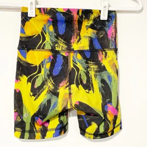Lululemon Size 2 Wunder Train High-Rise Short 6"‎ Undertone Black Multi Shorts thumbnail 6