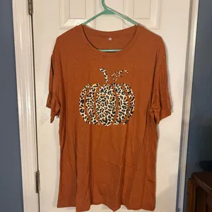 Rust Orange Leopard Pumpkin Graphic Tee Size 2X thumbnail 2