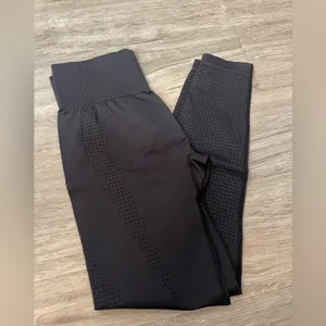 Nwot Black High Waisted Yoga Leggings S/M thumbnail 5