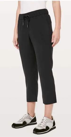 Lululemon On the Fly Crop Woven 23” Black Pants Size 2 thumbnail 1