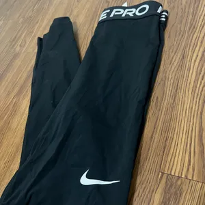 FLAWED Nike Black Pro 365 7/8 Length Leggings Size XS thumbnail 3