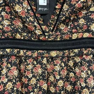 🆕‎ Nasty Gal I’ll be Bouquet black floral bell sleeve mini dress size 6 thumbnail 5