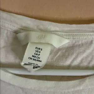 H&M White Short Sleeve Crewneck Tee thumbnail 2