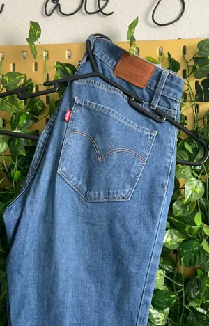 Levi's 721 High-Rise Skinny Jeans thumbnail 3