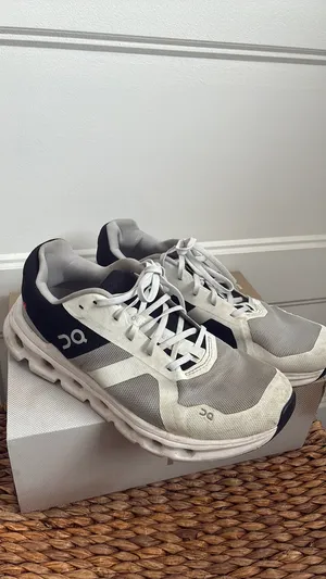 On Cloud Running Shoes thumbnail 6