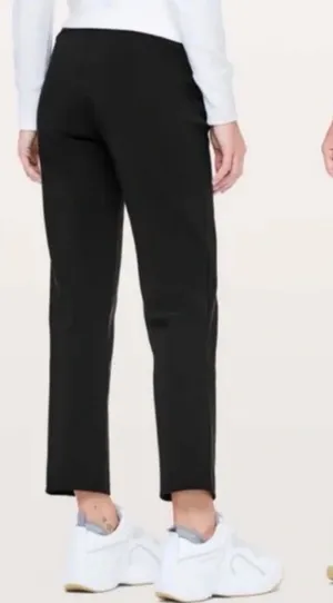 Lululemon Women’s Black On The Move‎ Pants Women’s 6 thumbnail 1