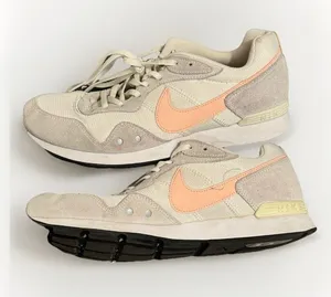 Nike Venture Runner Women’s Shoes VTG 80s 90s Running Off White Coral thumbnail 1