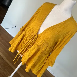 Easel Los Angeles Mustard Yellow Swiss Dot Tie Front Ruffle Peplum Blouse L thumbnail 2