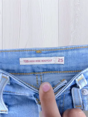 LEVI’S Women’s 725 High Rise Bootcut Jeans - Light Wash Stretch Denim thumbnail 8