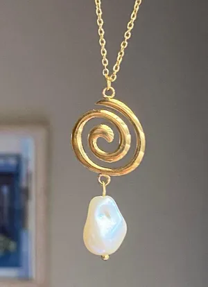Handmade gold tone stainless steel spiral swirl uzumaki & pearl necklace🌀 thumbnail 2