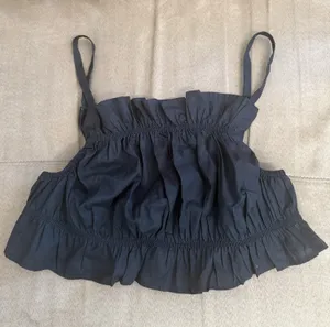 H&M black tank thumbnail 1
