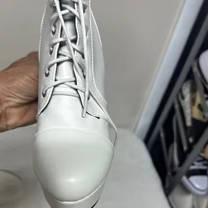 Stylish White Platform Ankle Boots Size 8 thumbnail 6