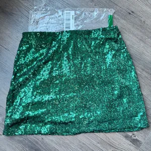 NWOT Tipsy Elves Emerald Green Sequin Mini Skirt Womens Size Med Stretch Zip thumbnail 4