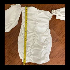 White dress with attached short Puffy sleeves - Size Medium thumbnail 11