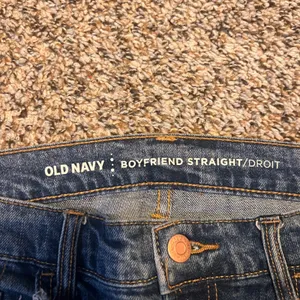 Old Navy Women Boyfriend Straight Jeans Distressed Frayed Hem Dark‎ Wash Size 2 thumbnail 2