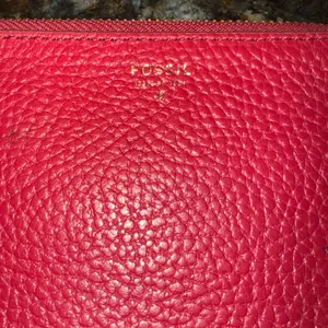 Fossil‎ Red Pebbled Leather Tara Zip Around Wristlet W/ Black Tassel Pull thumbnail 2