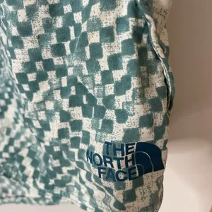 The North Face Green White Athletic Shorts Geometric Logo Medium Excellent Cond thumbnail 2