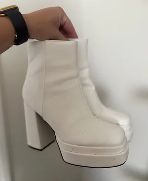 White go go boots Size 7 thumbnail 1