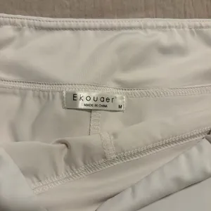 white workout skirt Size M thumbnail 4